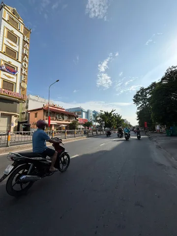 ĐẤT VUÔNG NỞ HẬU TIỆN XÂY MỚI - NGANG 4 NỞ HẬU 14M TỔNG 149M2 - HẼM Ô TÔ THÔNG GIÁP VÒNG XOAY LÊ ĐẠI HÀNH - SỔ ĐẸP CÔNG CHỨNG NGAY - 10.5 TỶ TL