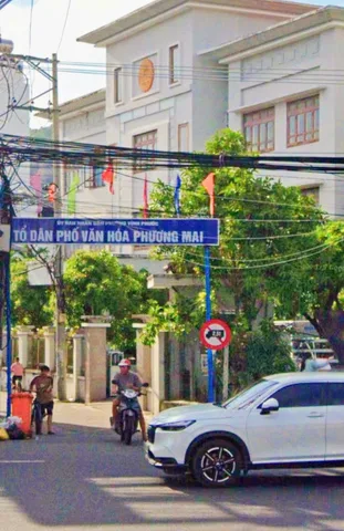 [ Nhà GÓC 3 MẶT TIỀN Phương Mai, gần Đại Học Nha Trang  ] ra 700m là biển Hòn Chồng. Dt 54m2. Giá 5.5ty