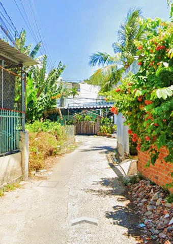 Nhà Nguyễn Khuyến sát trường tiểu học Vĩnh Hải ( sau qh là 2 mặt tiền trước sau ). Dt 136m2. Giá 4.5ty