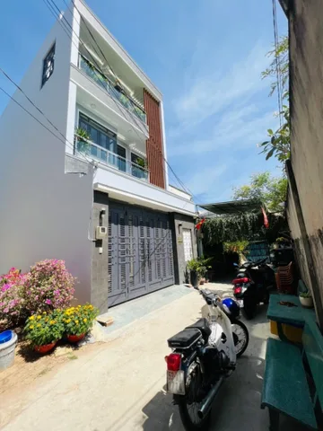 Bán Nhà 4 Tầng, Gần BV Lê Văn Thịnh Q.2 Cũ, 99m2, HXH. Giá 8.X Tỷ
