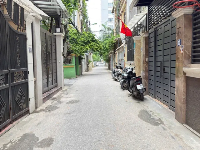 TRẦN QUỐC HOÀN – PHÂN LÔ Ô BÀN CỜ – Ô TÔ TRÁNH CHẠY QUANH NHÀ – MT 4.8M – SỔ HOA HẬU