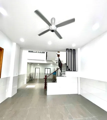 Chủ định cư nước ngoài cần bán gấp nhà Tỉnh Lộ 10,DT(80m2)3 tầng,hẻm ô tô,chỉ 4 tỷ xíu(KK1909).