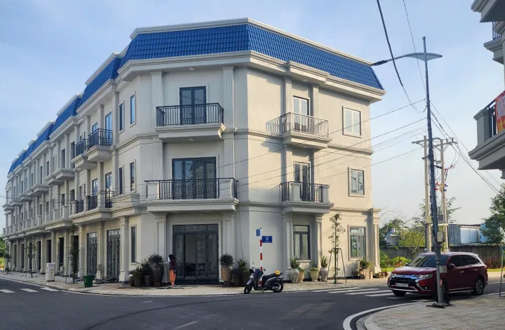 Bán nhà phố thương mại Thuận An Land. Căn góc 2 mặt tiền giá 6.9 tỷ tại Đường Đại lộ Nguyễn Chí Thanh Phường Hưng Định Thị xã Thuận An Bình Dương
