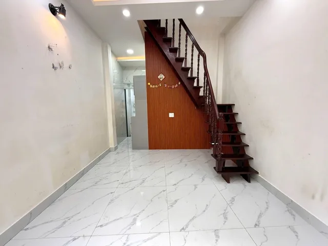 * Vị trí đẹp, nằm giáp giữa Quận 5 và Quận 1, giữa trung tâm thành phố.