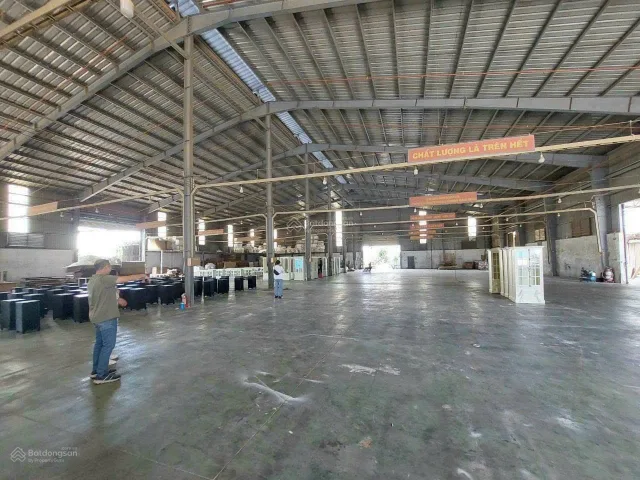 Cho thuê xưởng Tân Uyên DT: 2200m2, giá: 130 triệu/tháng, PCCC tự động, giấy tờ đầy đủ