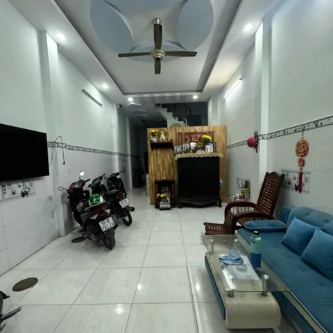 Bán nhà riêng 4 tầng - Tỉnh lộ 10 - Bình Tân - DT: 72m² - 4 Phòng ngủ - Hẻm xe hơi