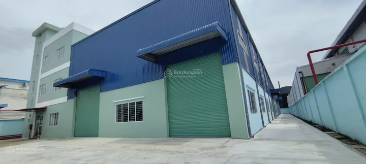 Cho thuê 2800m2 xưởng mới 100% Tân Uyên, giá: 220 triệu/tháng, PCCC tự động, đường cont