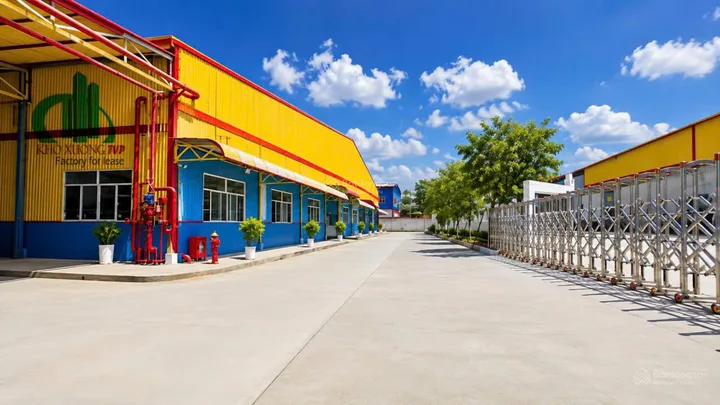Cho thuê 1700 m2 xưởng cụm Tân Uyên, giá: 124 triệu. PCCC tự động, giấy tờ đầy đủ, xuất VAT