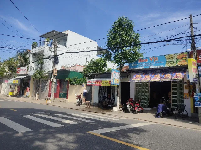 Bán giá 14 tỷ 3 sở hữu 2 căn nhà cấp 4 vào ở ngay . Mặt tiền Nguyễn Thị Định . Cách biển 700m . Đường 16 m