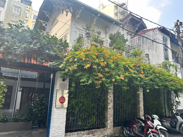 Bán Nhà Mặt Tiền 180C Hai Bà Trưng, Tân Định, Q1