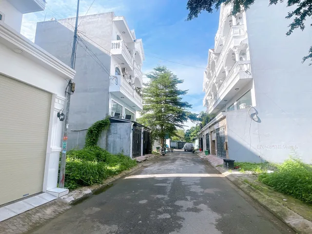 NGỘP BÁN ĐẤT 96M2 - KDC RẠCH TÔM - GẦN 3 TRƯỜNG ĐH - GIÁ CHỈ 3.75 TỶ
