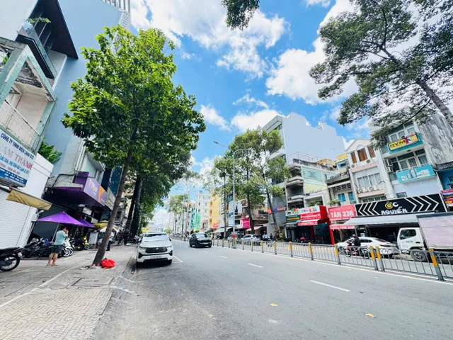 Bán Nhà Mặt Tiền 168 Lê Hồng Phong, Phường 3, Quận 5