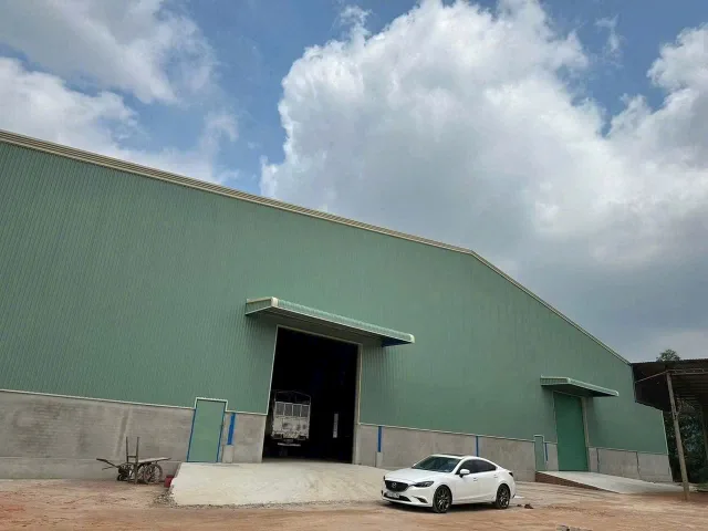Cho thuê 5000m2 kho xưởng Bàu Bàng Bình Dương ,giá 65k /m2 ,Giấy tờ đầy đủ , đường cont