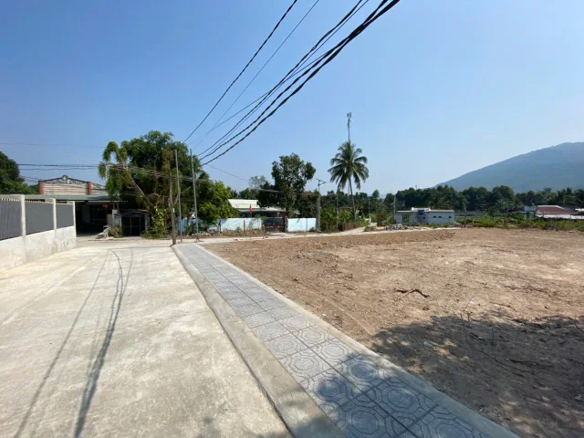 Hàng ngộp cần bán lô đất 160m2 có sẵn 160 m2 thổ cư, ven nha trang, giá rẻ