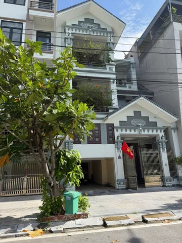 Bán nhà phố gần biển khu đường sông 3