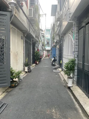 HXH đỗ cửa Lên sóng chào bán căn nhà vị trí SIÊU VIP , vài bước ra hẻm xe hơi tranh thông thoáng vivu sát bên nhà ga T3.