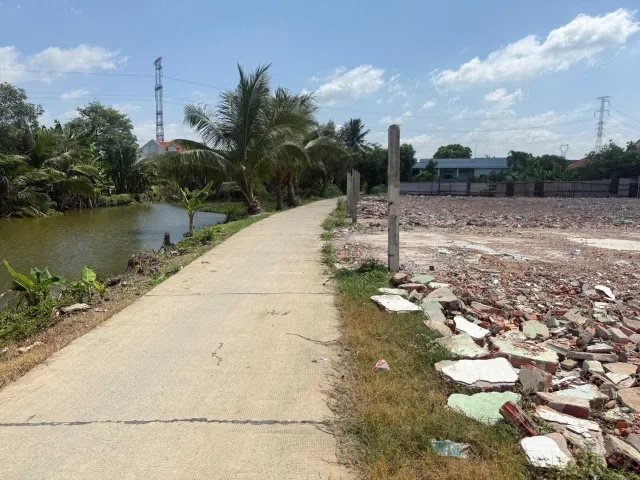 Bán Đất 900m2 có sẵn 200 m2 thổ cư giá 7.5 tỷ tại Đường Nguyễn Hữu trí Xã Thanh Phú Huyện Bến Lức Long An