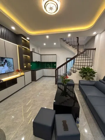 Cần Bán Nhà Chu Huy Mân, Long Biên 33m2, 5T chỉ 6,85 tỷ ( giá thương lượng)