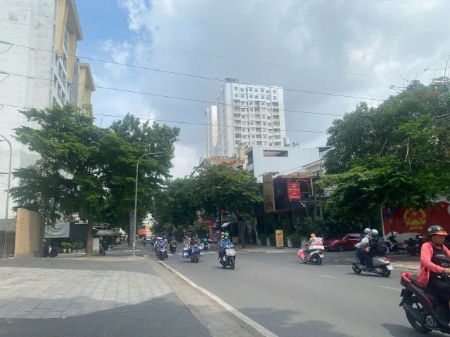 NHÀ ĐẸP 5 TẦNG – KHU VIP LỮ GIA – SÁT QUẬN 10, QUẬN 11