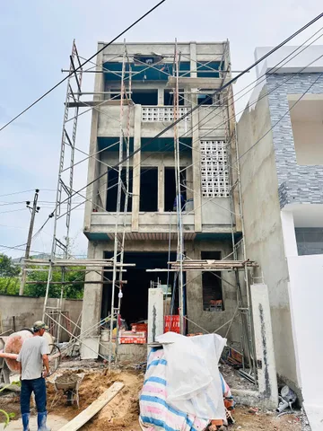 Nhà 3 Tầng Mái Đúc bê tông, kiên cố đang hoàn thiện. Dt 86.7m2. Giá 2.750ty