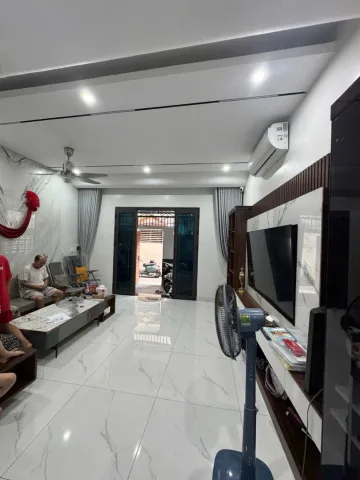 Bán nhà đẹp ngã tư Trần Nguyên Hãn - Nguyễn Đức Cảnh, Lô góc cực thoáng , chỉ hơn 3,5tỷ