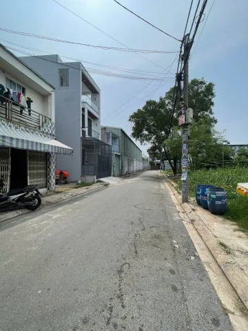 Nhà Tỉnh Lộ 10 Ngang Lớn 5.1m Có Sân Thượng  - Nhỉnh 4 Tỷ - Hẻm Xe Hơi Đậu Cửa