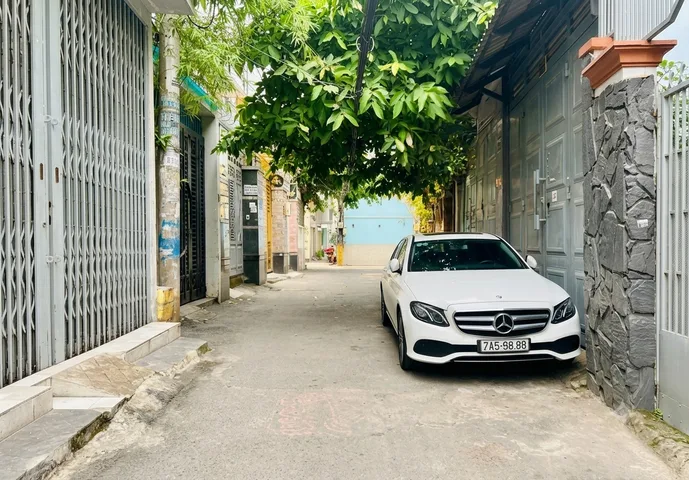 Bán Nhà 68m2 - 2 lầu - nhỉnh 9 tỷ nhà cũ tiện xây mới, ô tô ngủ nhà ngay Tăng Bạt Hổ