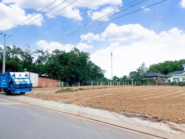 KẸT TIỀN GẤP BÁN : 2.208M2 ĐẤT, S.HỒNG,MT NGAY KCN, GẦN CHỢ DÂN ĐÔNG GIÁ 270Tr