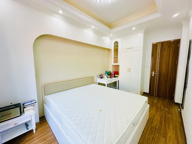 BÁN NHÀ BÁT KHỐI LONG BIÊN, MỚI TOANH.  5 TẦNG,  35M .GIÁ 6.5 TỶ