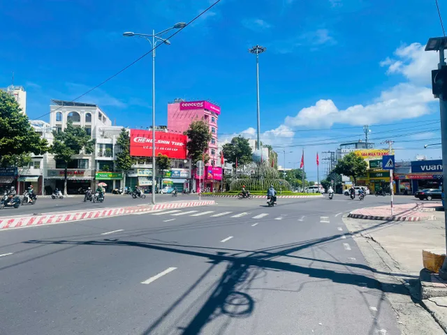 Căn dãy trọ 3 phòng, góc 2 mặt thoáng _ gần vòng xoay Lê Hồng Phong, đường ô tô nhỏ. Dt 56m2. Giá 3.7ty