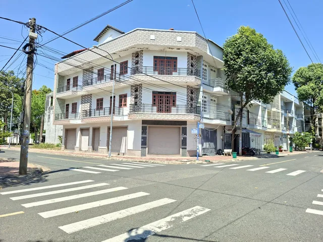 Bán Nhà riêng 90m2 có sẵn 90 m2 thổ cư giá 6.3 tỷ tại Đường Nguyễn Khánh Toàn Phường Phước Nguyên Thành phố Bà Rịa Bà Rịa - Vũng Tàu