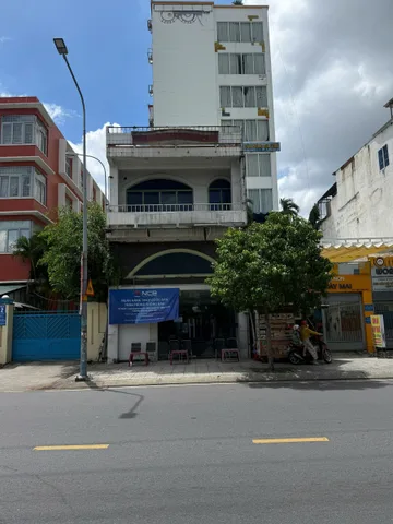 Nhà MT Lạc Long Quân-Q11. Ngang 6m X 15m, sổ vuông (nở hậu 6,8m), 3 tầng, CN: 95m2,