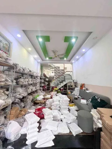 - Vị trí đẹp, ngay chợ Bình Thành, trường học các cấp, đầy đủ mọi tiện ích.