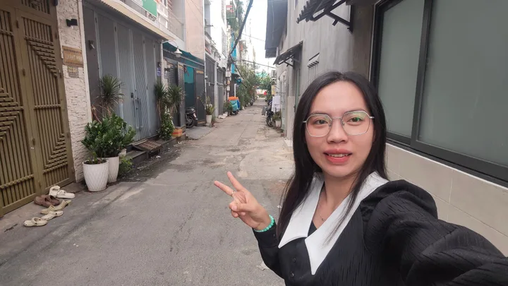 Nhà full nội thất ngay Lê Trọng Tấn 42m2, 3PN có PN trệt, hẻm 5m ô tô thông mà chỉ 4Đ nhỏ