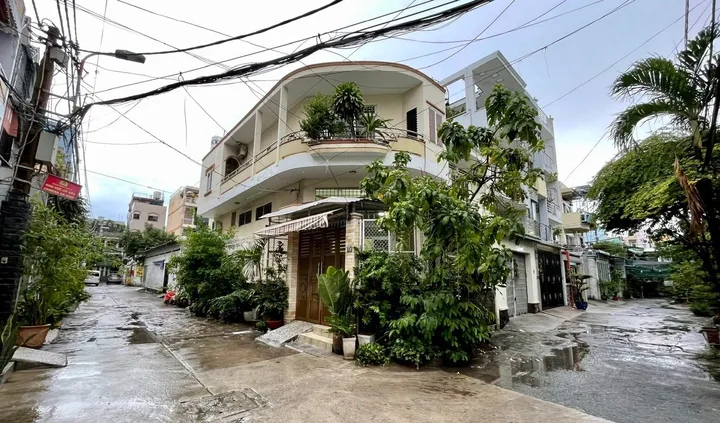 Góc 2MT HXH 8m Lạc Long Quân. DT: 5,5 x 16m. 3 Tầng 62m2.  Giá: 10,2 tỷ