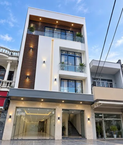 CHO THUÊ NHÀ 4 TẦNG MT NÚI THÀNH NGANG 8,5m