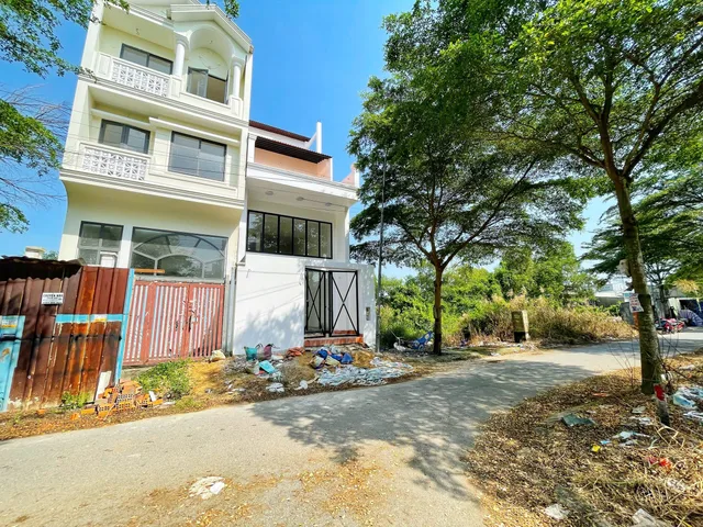 CÒN DUY NHẤT 1 LÔ GIÁ CHỈ 3.2 TỶ - CÁCH LÊ VĂN LƯƠNG CHỈ 50M - 80M2 - SỔ RIÊNG