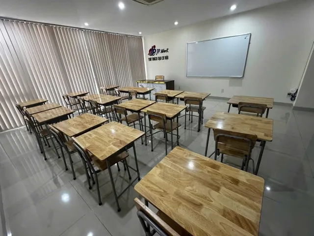 CHO THUÊ NHÀ 6 TẦNG MT LÊ QUẢNG CHÍ - HOÀ XUÂN ( Có Thang Máy )