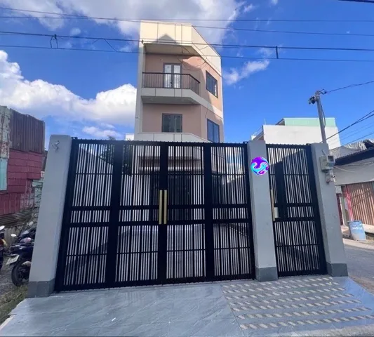 Bán nhà 3 tầng mặt tiền đường xe hơi tránh, diện tích 105m2, Nguyễn Duy Trinh, Long Trường, Quận 9. TpHCM