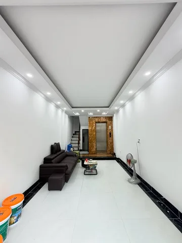 Bán nhà 7 tầng THANG MÁY PHÂN LÔ tại HOÀNG CÔNG CHẤT. Ôto tránh, vỉa hè. Gần phố.