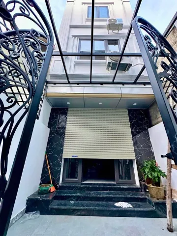 Bán Nhà đẹp xây mới - Độc lập - Sân cổng riêng ở Tôn Đức Thắng chỉ hơn 3 tỷ