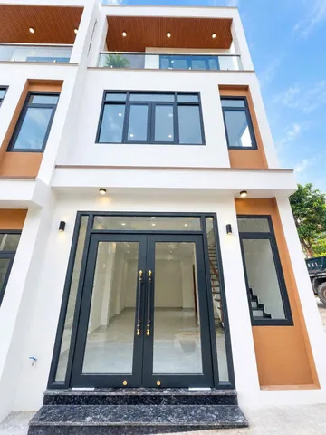 BÁN VÀI CĂN NHÀ 3 TẦNG NGÕ 20 THÔNG NGÕ 28 CAO XANH,HẠ LONG