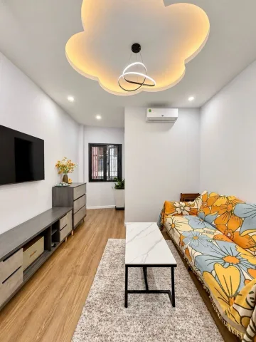NHÀ ĐẸP THIẾT KẾ HIỆN ĐẠI - HXH THÔNG SÁT MT HUỲNH VĂN BÁNH - Ô TÔ 7 CHỖ NGỦ TRONG NHÀ - THÔNG SỐ VÀNG 4x16 - 5 TẦNG THANG MÁY 4PN 5WC - TẶNG FULL NỘI THẤT - KHÔNG LỘ GIỚI QUY HOẠCH.