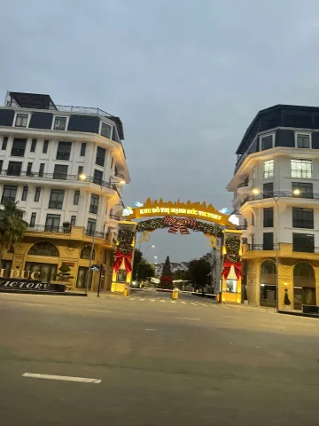 BÁN ĐẤT LÔ GÓC VỊ TRÍ VÀNG - SÁT DỰ ÁN MẠNH ĐỨC - Ô TÔ VÀO ĐẤT - HỒ ĐIỀU HOÀ - Ở SƯỚNG.