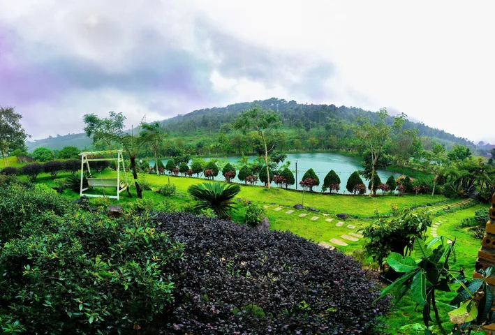 Chủ ngộp bán gấp 200m2 đất nghỉ dưỡng ngay tại trung tâm thành phố Bảo Lộc sẵn 100m2 thổ cư sổ sẵn