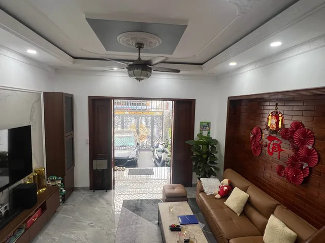 NHÀ TRỤC QL13 -TUYẾN METRO SẮP MỞ RỘNG 120M2, 3 TẦNG 5 PHÒNG NGỦ, CÓ PHÒNG NGỦ TẦNG TRỆT.
