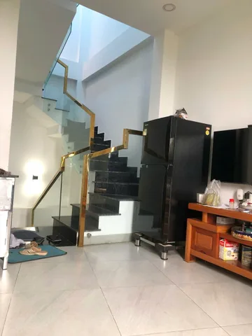 Nhà Mặt tiền Hoàng Diệu - ngang 10m * ra biển Trần Phú: 650m. Dt 49.2m2. Giá 13ty