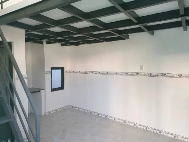 Dãy phòng trọ hẻm Cao Văn Bé - cách Biển Hòn Chồng: 500m. DT 75.9m2. Giá 4.650ty
