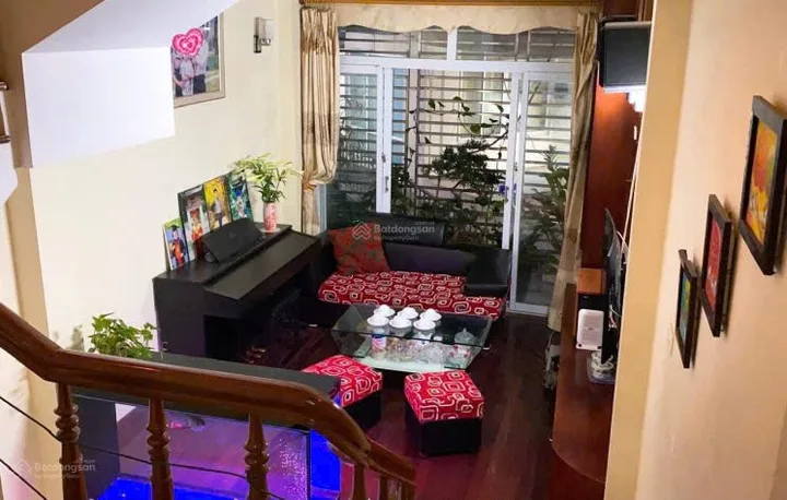 Cho thuê nhà ngõ 221 Trung Kính, Cầu Giấy 35m x 4T (3 ngủ) giá 16 triệu Ở và KD ONLINE
