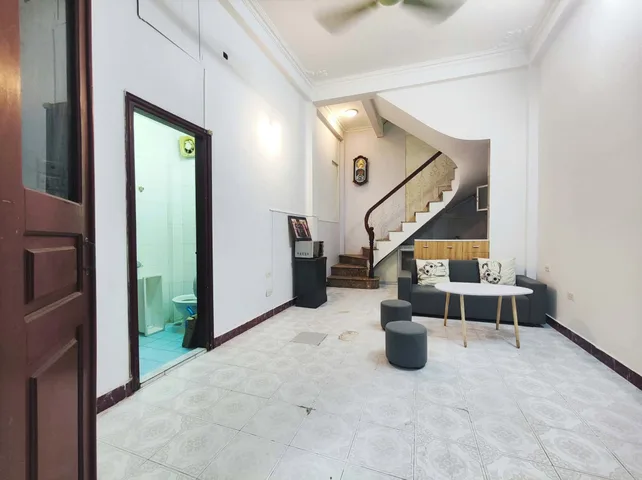 CHO THUÊ NHÀ GẦN 173 HOÀNG HOA THÁM, BA ĐÌNH, FULL ĐỒ, GẦN PHỐ, SÂN RỘNG TRƯỚC NHÀ